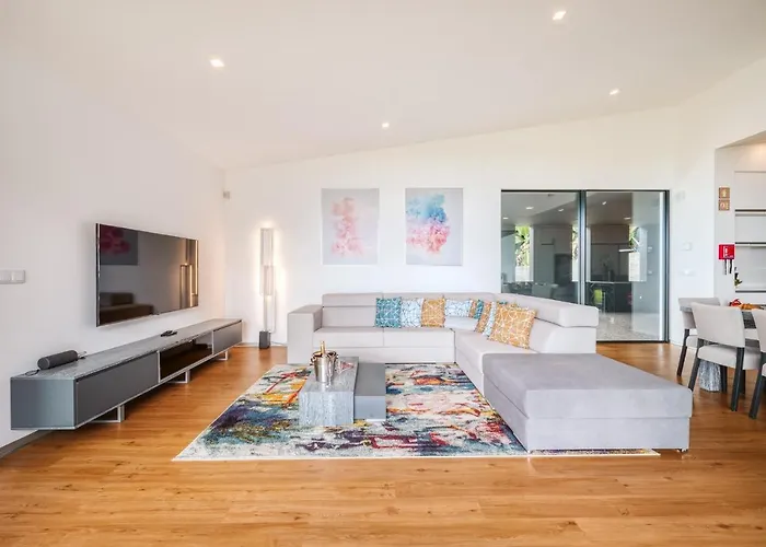 Aguarelas With Pool By Madeira Island