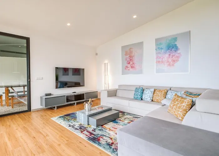 Vila Aguarelas With Pool By Madeira Island *